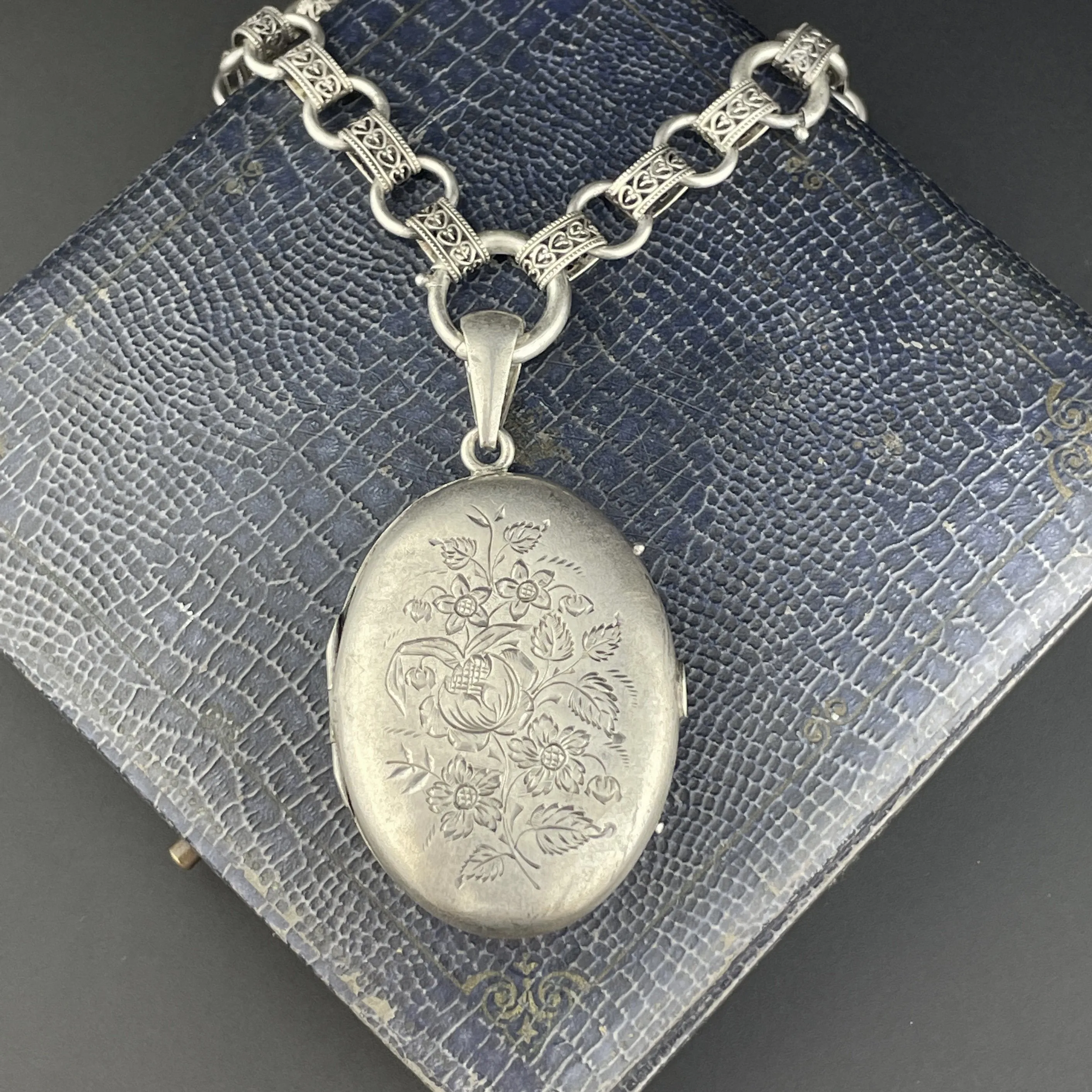 Antique Silver Victorian Book Chain Collar Necklace and Floral Engraved Locket