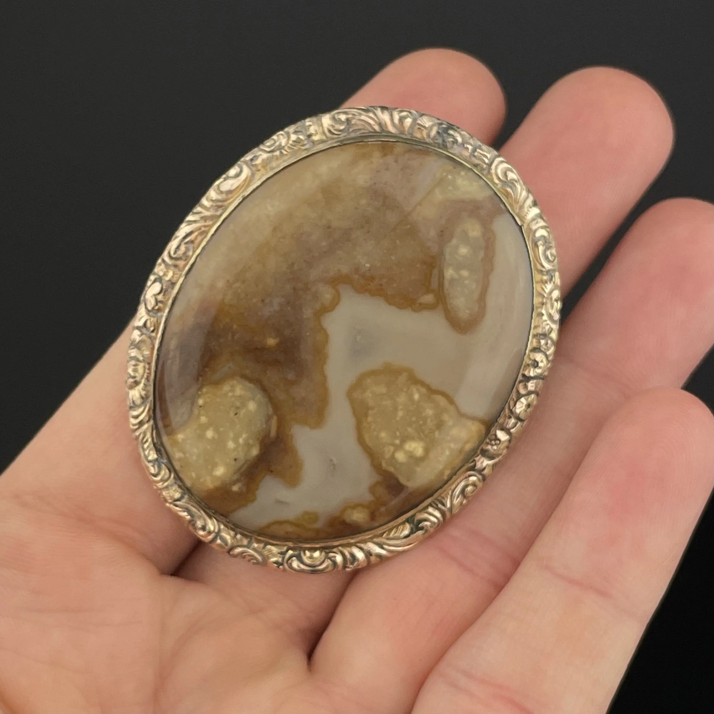 Antique Victorian Gold Engraved Lace Picture Agate Brooch