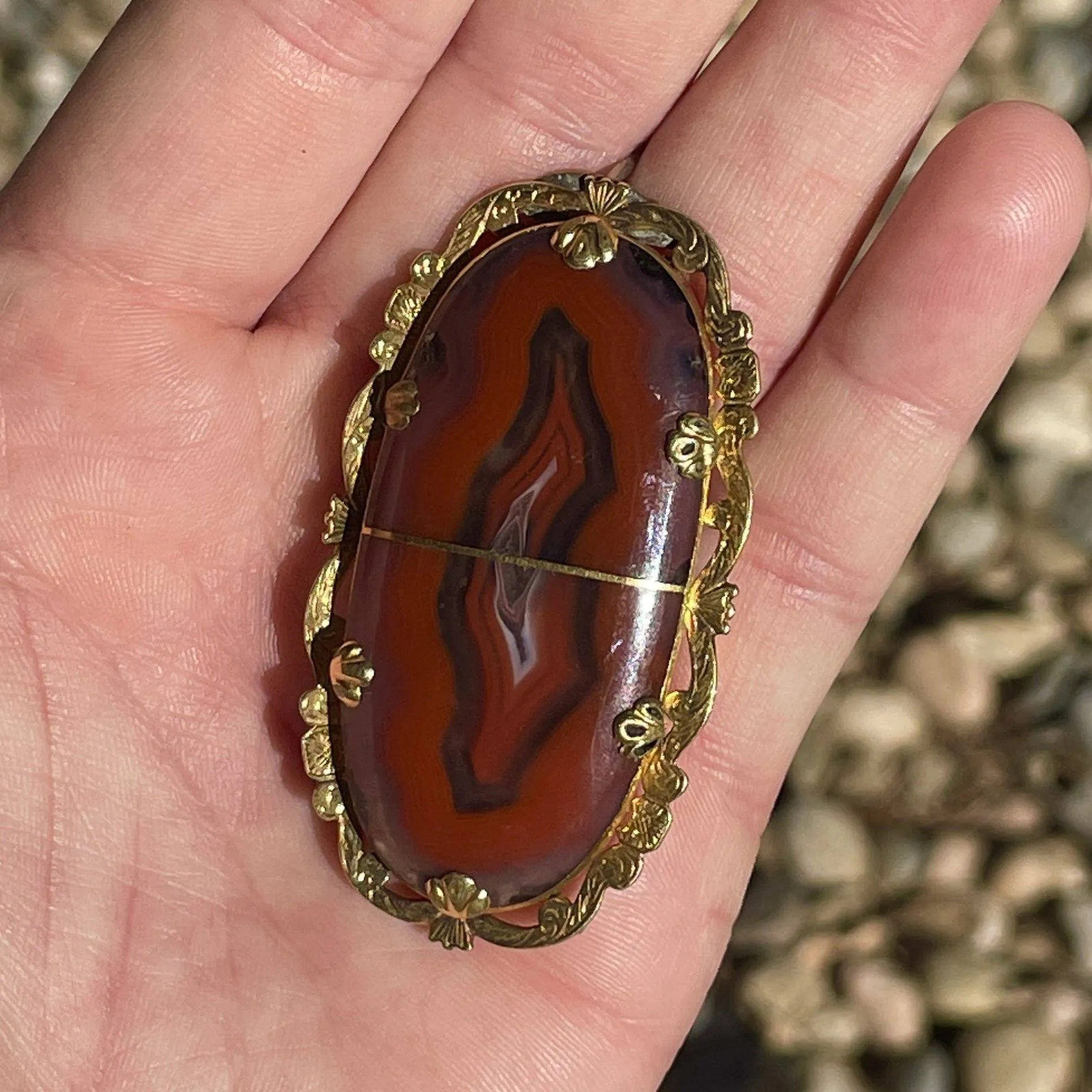 Antique Victorian Large Picture Red Agate Gold Brooch