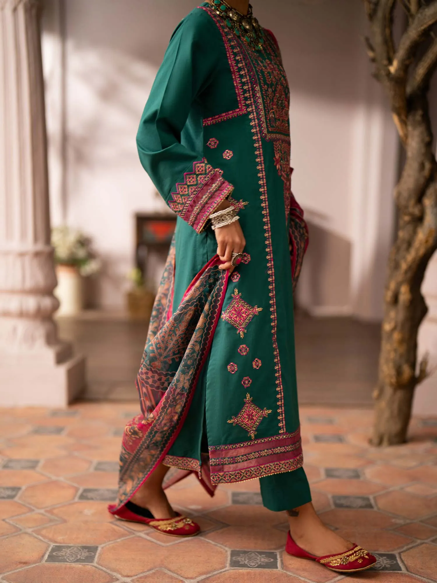 Casual Lite Embroidered Cotton Lawn 3-Piece Suit - Aleena