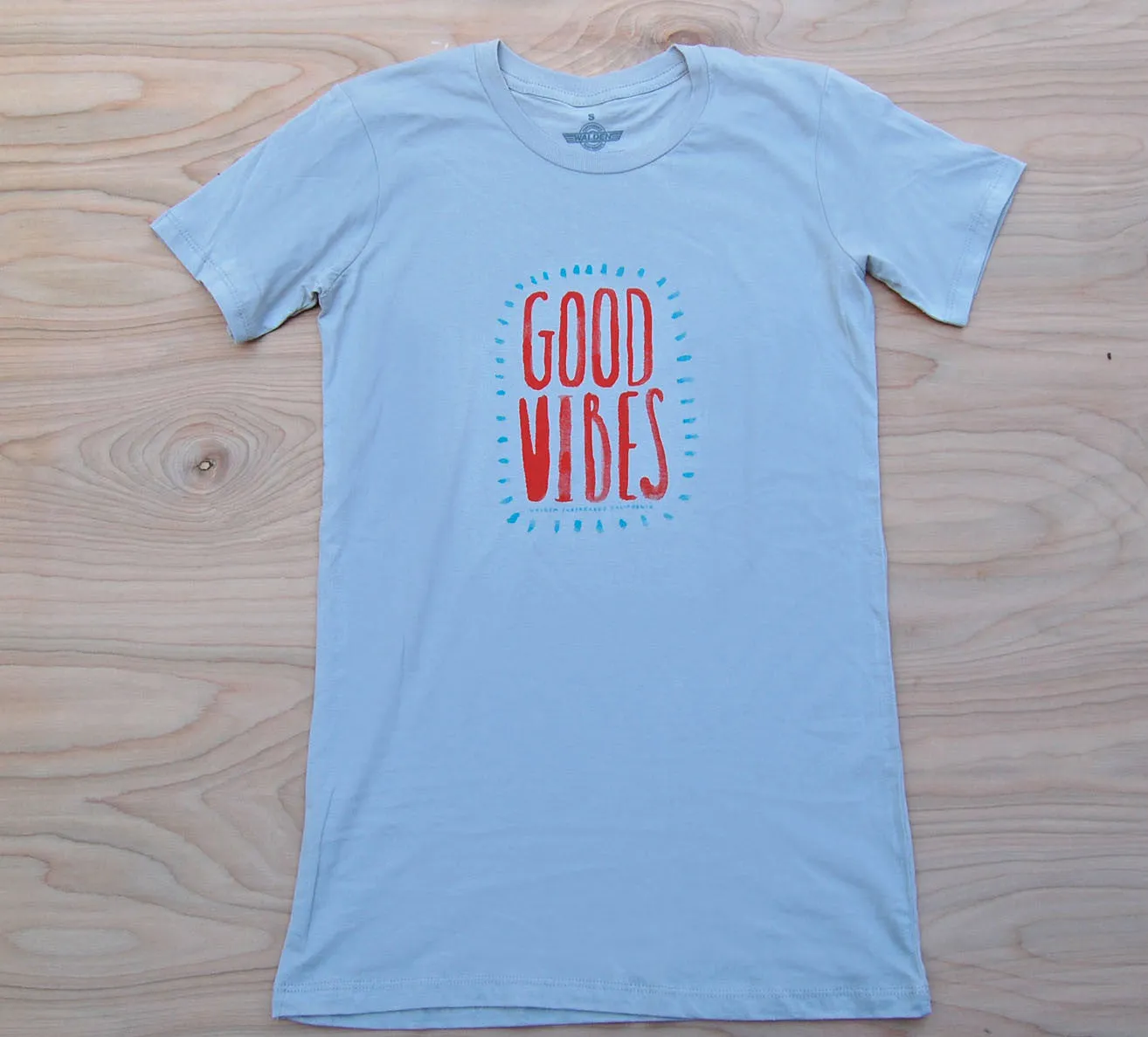 Sale Good Vibes t-shirt : Dove