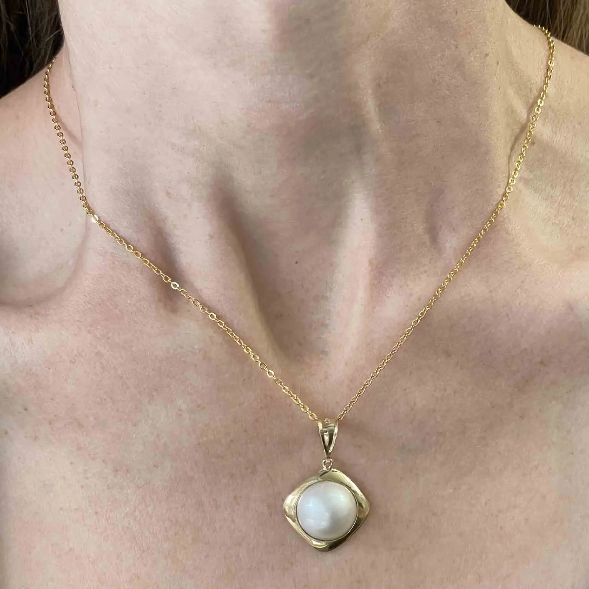 Vintage 14K Gold Mabe Pearl Pendant Necklace