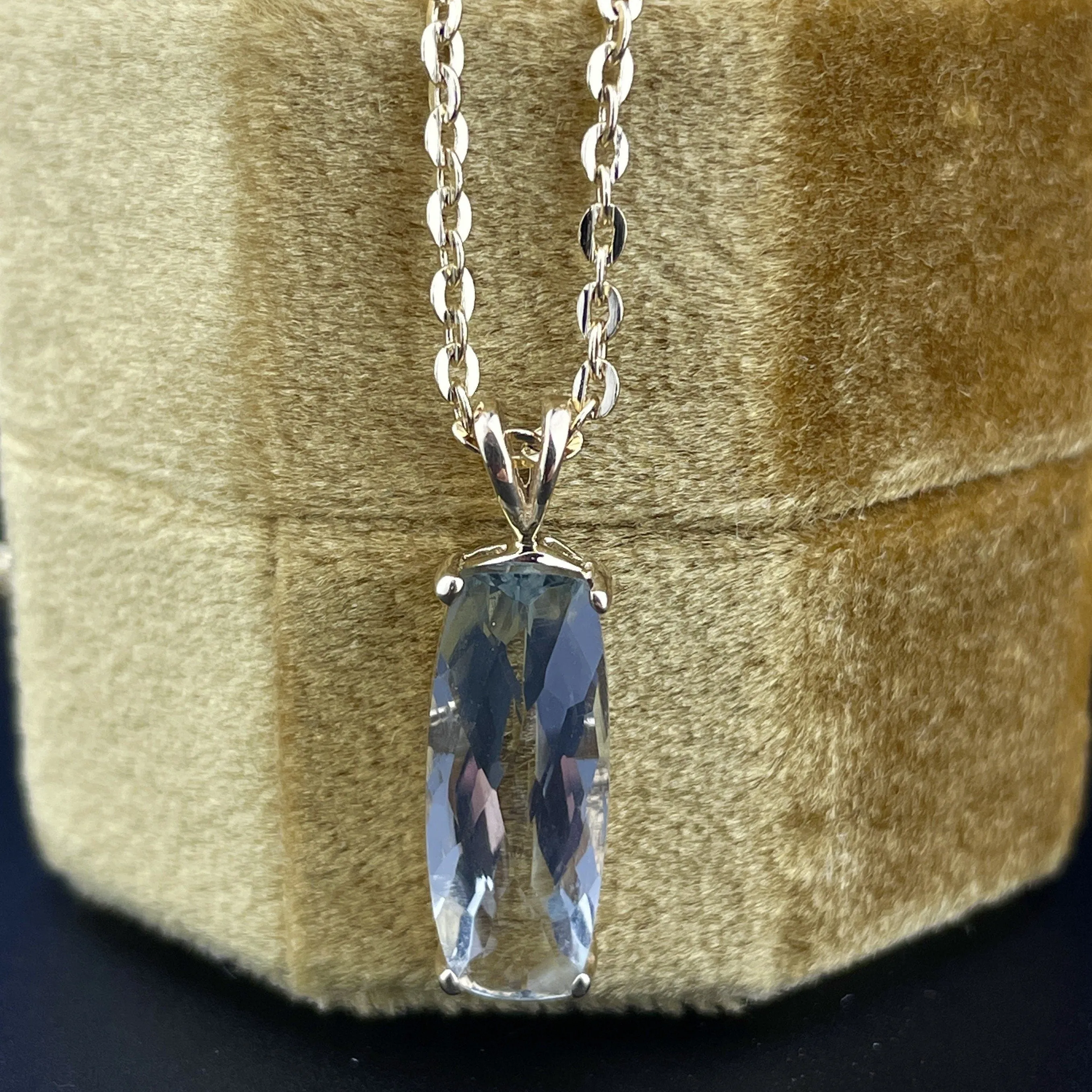 Vintage Blue Aquamarine 14K Gold Pendant Necklace