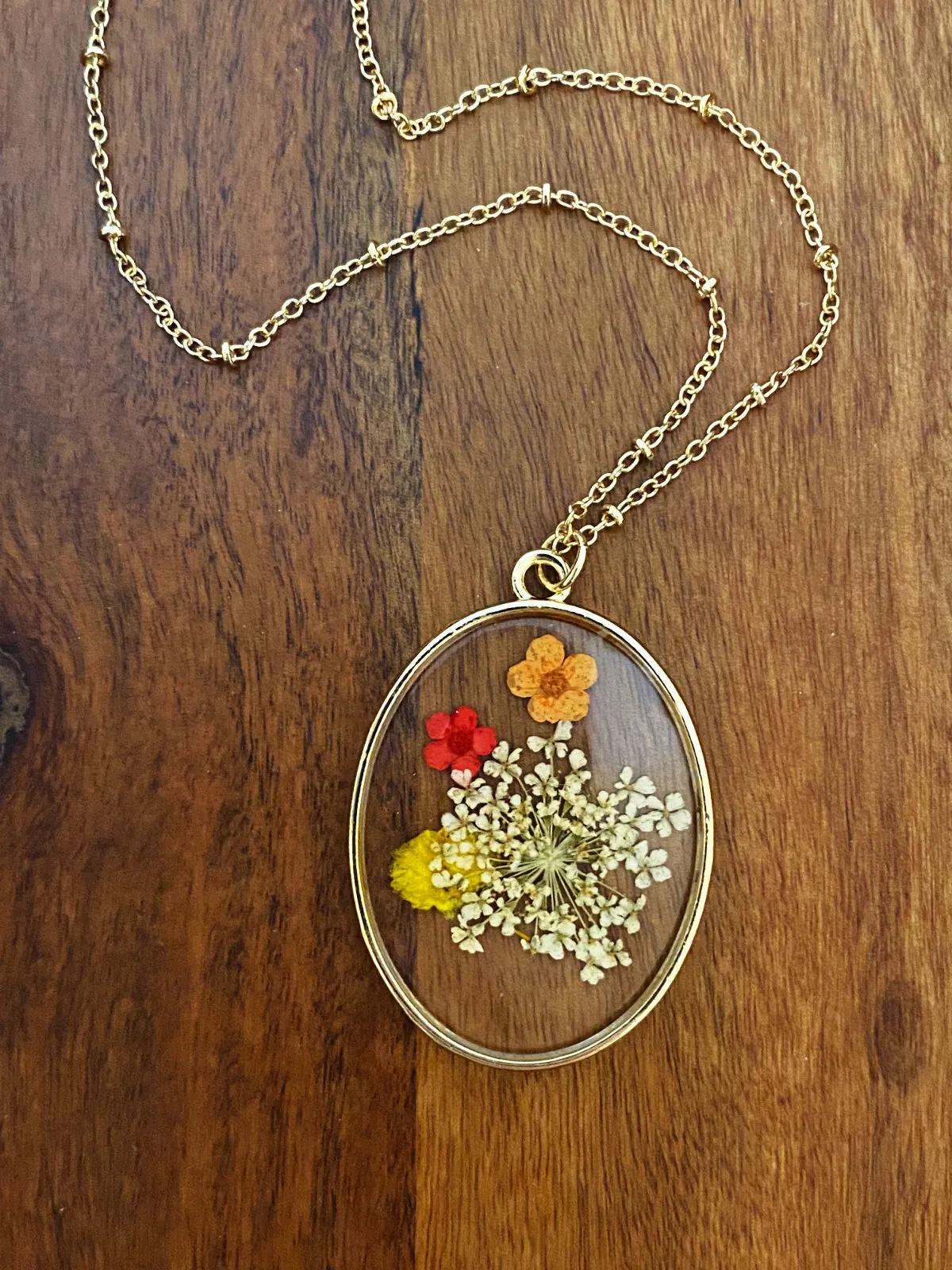 Vintage Oval Pressed Flowers Necklace